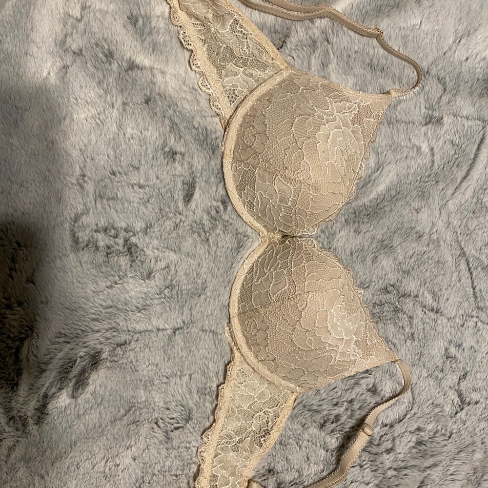 Never worn but super cute and seems comfortable